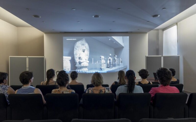 Une projection dans l’auditorium du Musée Cernuschi.