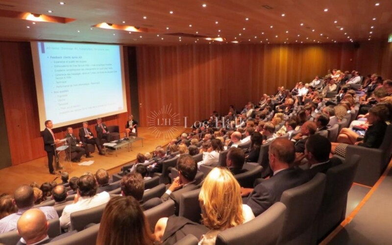 Une conférence dans l’Auditorium du Petit Palais.