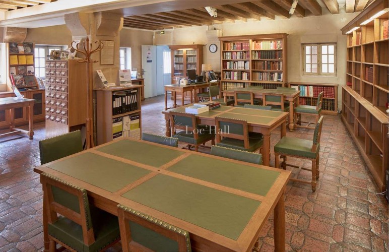 La vaste bibliothèque de la Maison de Balzac.