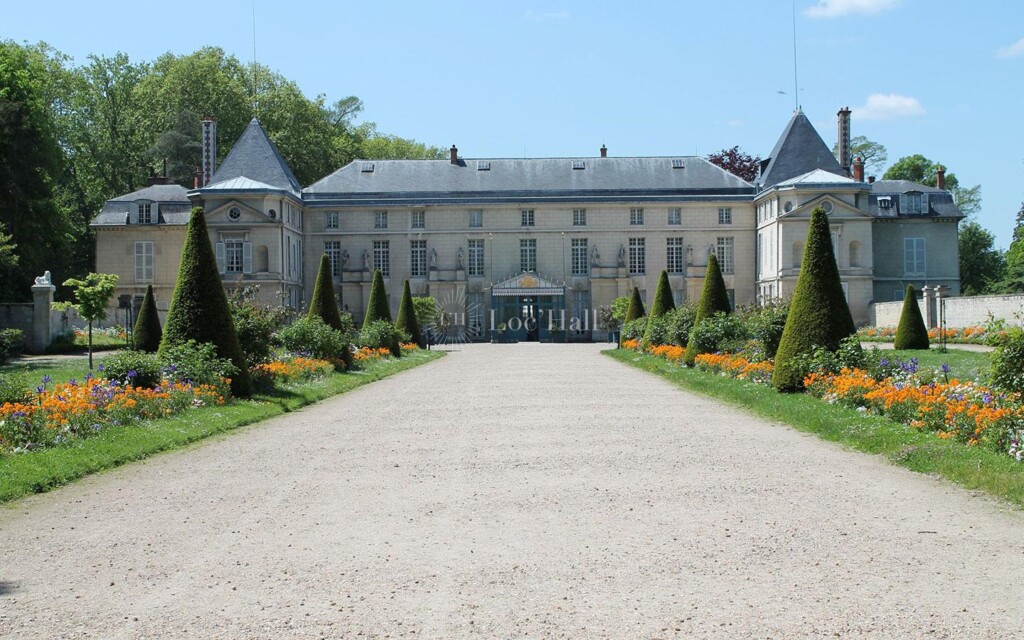 La Grande Allée vers le Château de Malmaison.