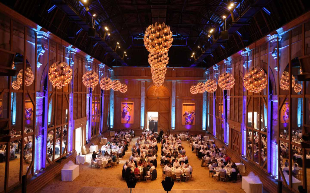 Le Manège de l’Académie Équestre de Versailles en format dîner de gala.