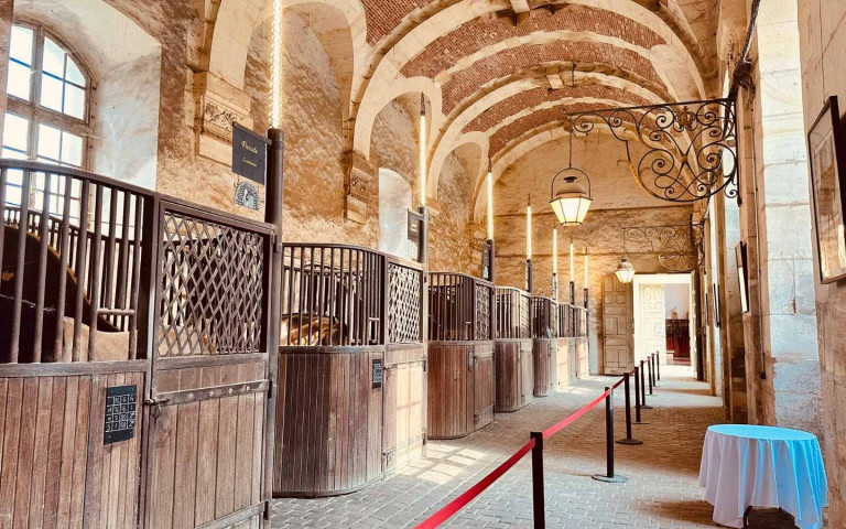 Les écuries royales de l’Académie Équestre de Versailles.