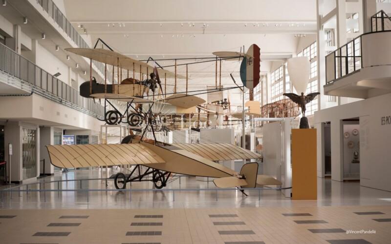 Des avions historiques dans la Grande Galerie du Musée de l’Air et de l’Espace