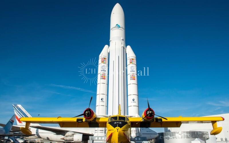 Maquettes à échelle 1 des fusées Ariane 1 et 5 au Musée de l’Air et de l’Espace.