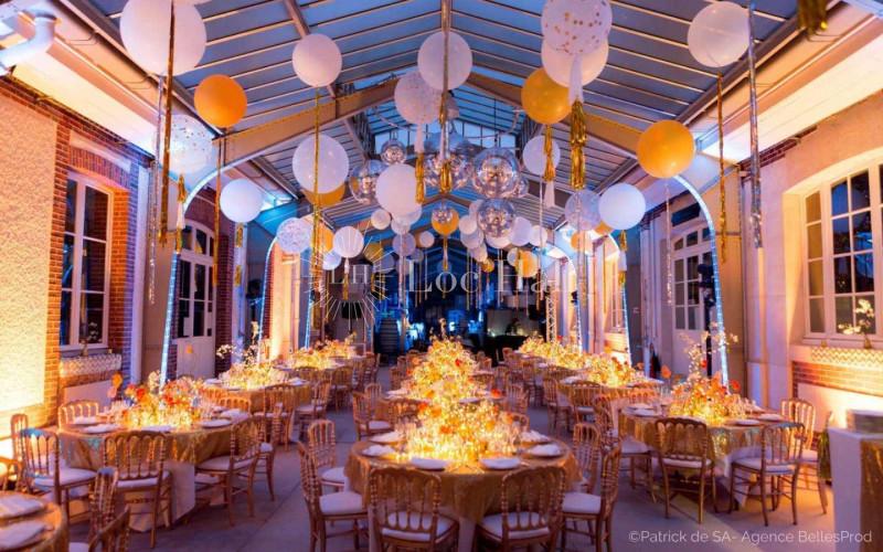 La verrière des Moules de la Manufacture de Sèvres en configuration dîner assis.