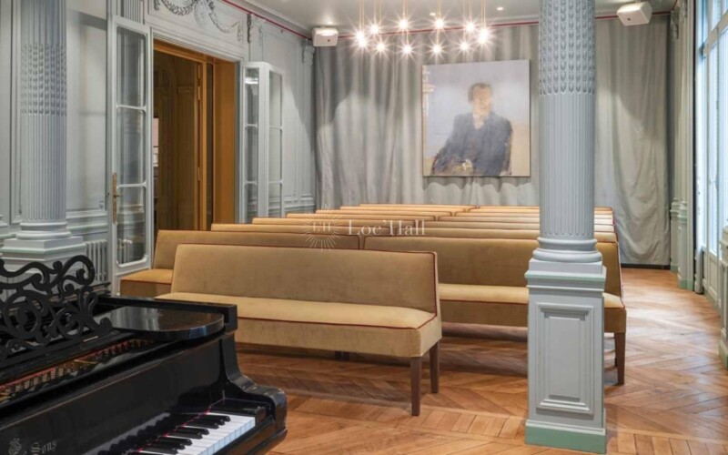 Grand Salon Gustav-Mahler avec portrait du compositeur