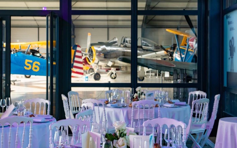 Musee Volant Salis diner assis avec vue avion