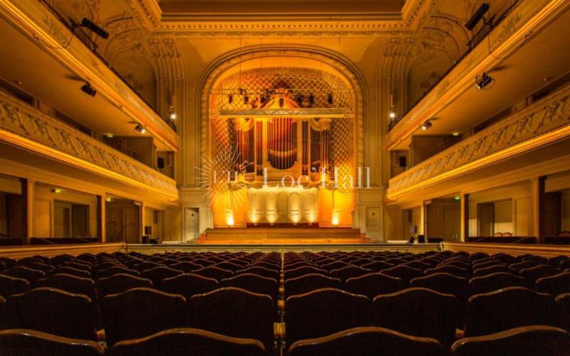 Vue principale de l’amphithéâtre de la Salle Gaveau.
