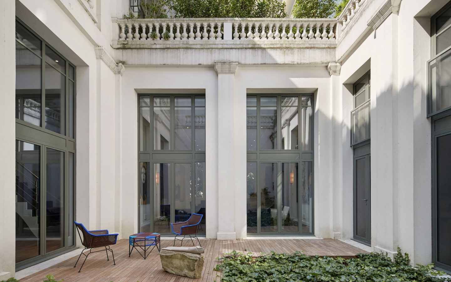 Villa Emerige patio
