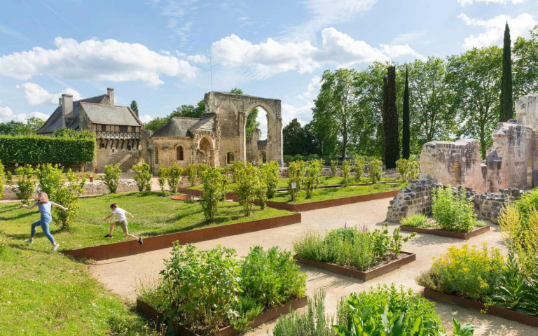 privatiser jardins prieuré saint côme