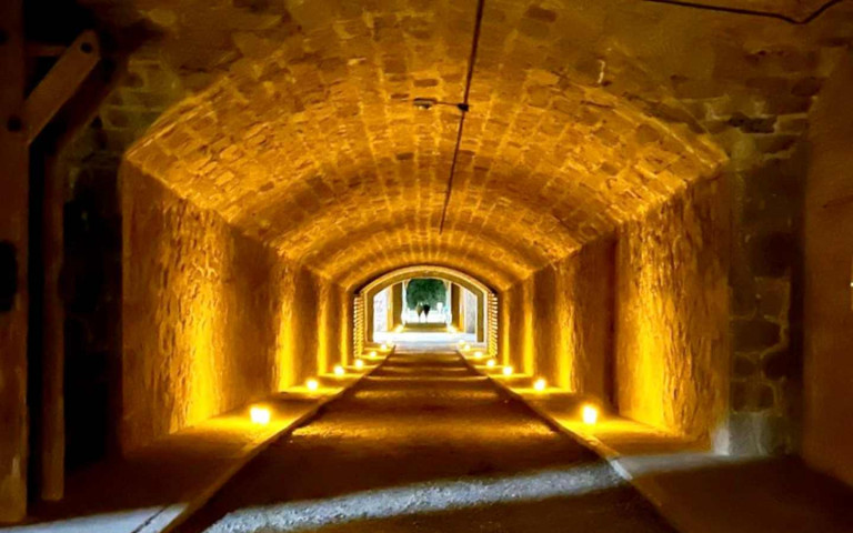 Le tunnel de pierre du Fort de Feyzin en format petit-déjeuner.