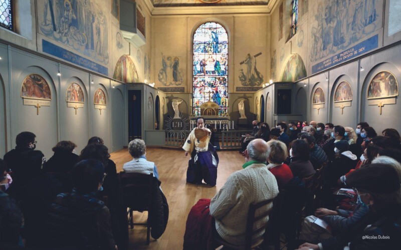 Une conférence sur le Japon dans la chapelle Maurice Denis.