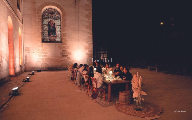 Un dîner dans la Cour Héraclès du Musée Maurice Denis.