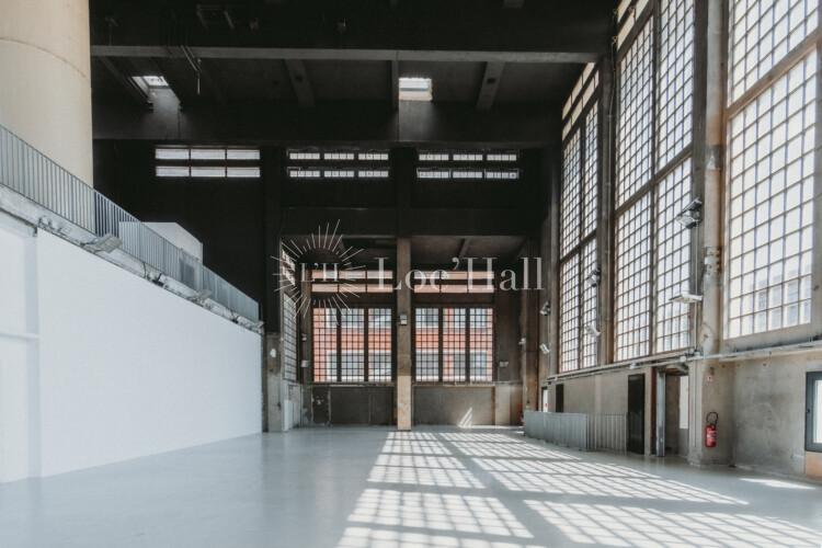 Un espace événementiel de la Fondation Fiminco inondé de lumière.